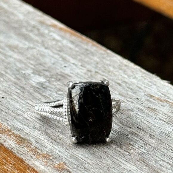 New in box! Shungite Matrix Stone Ring in Silver Size 6 - Picture 2 of 8